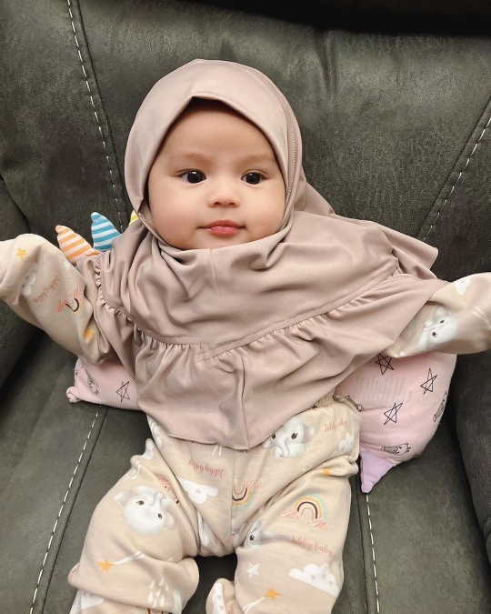 Deretan Foto Terbaru Baby Ameena, Ekspresinya Makin Lucu dan Menggemaskan