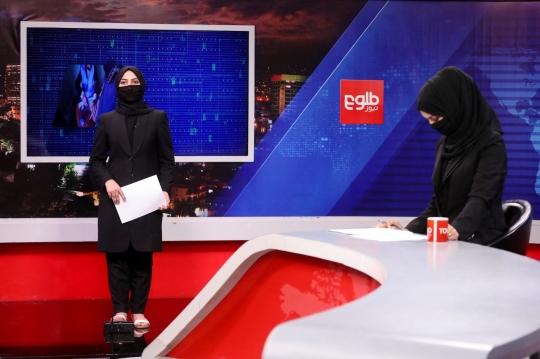 Penampilan Presenter TV di Afghanistan Pakai Cadar Saat Bacakan Berita