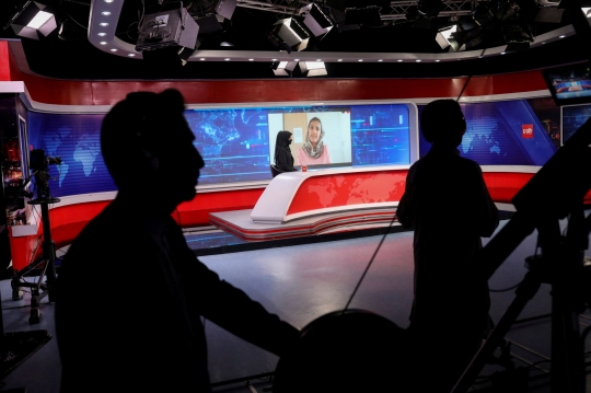 Penampilan Presenter TV di Afghanistan Pakai Cadar Saat Bacakan Berita