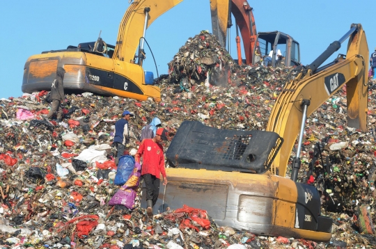 Potret TPA Cipayung di Depok yang Melebihi Kapasitas