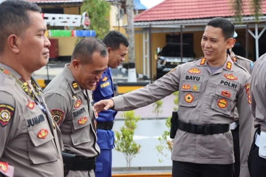 Momen Komandan Polisi Cek Tampang, Pakaian Sampai SIM Anggota, Ini Tujuannya