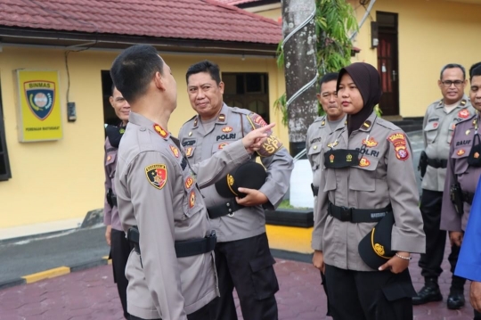 Momen Komandan Polisi Cek Tampang, Pakaian Sampai SIM Anggota, Ini Tujuannya