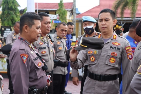 Momen Komandan Polisi Cek Tampang, Pakaian Sampai SIM Anggota, Ini Tujuannya