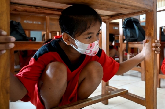 Melatih Siswa di Bali Agar Tak Panik Hadapi Gempa dan Tsunami