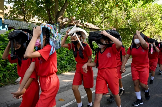 Melatih Siswa di Bali Agar Tak Panik Hadapi Gempa dan Tsunami