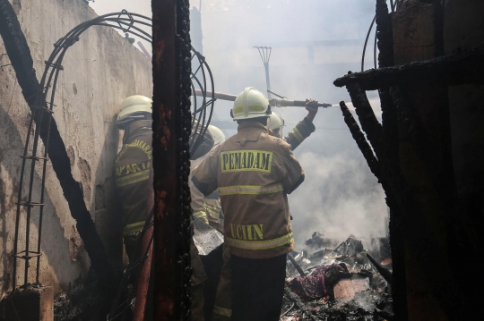 Puluhan Rumah di Kebayoran Lama Hangus Terbakar, 27 Mobil Pemadam Diterjunkan