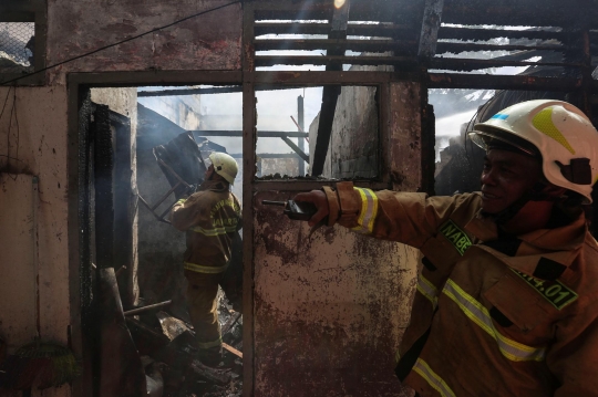 Puluhan Rumah di Kebayoran Lama Hangus Terbakar, 27 Mobil Pemadam Diterjunkan
