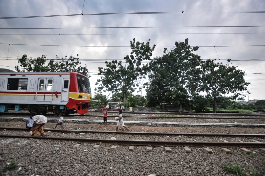 Minim RTH, Anak-Anak Bermain di Pinggir Rel Kereta Api