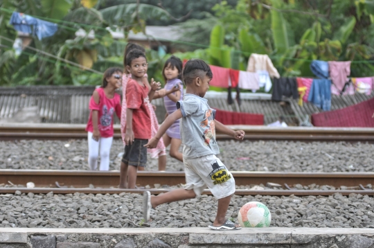 Minim RTH, Anak-Anak Bermain di Pinggir Rel Kereta Api