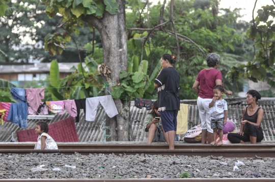 Minim RTH, Anak-Anak Bermain di Pinggir Rel Kereta Api