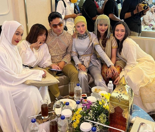 7 Potret Lucinta Luna Berhijab Buat Netizen Terpesona, Anggun dan Cantik Banget