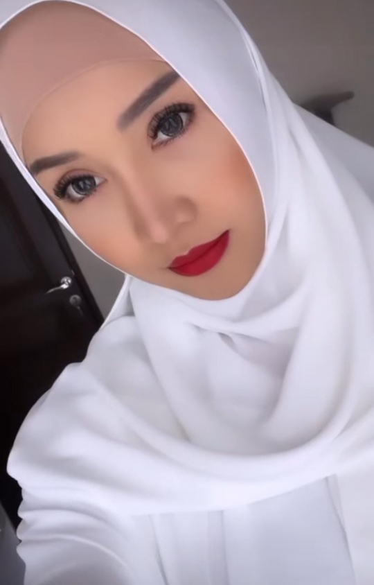 7 Potret Lucinta Luna Berhijab Buat Netizen Terpesona, Anggun dan Cantik Banget