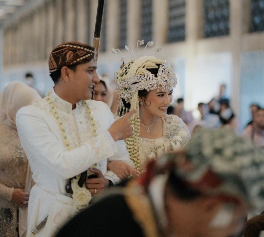 5 Foto Cantik Masayu Clara di Acara Akad Nikah, Pakai Busana Adat Sunda Ramai Dipuji