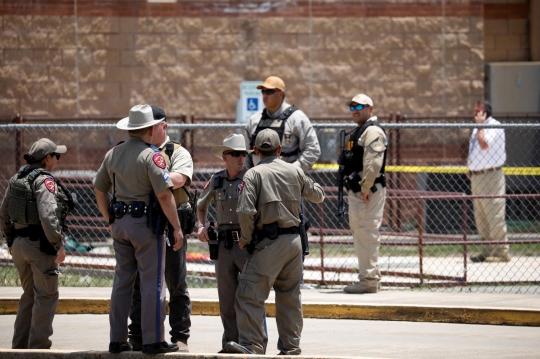 Situasi Mencekam Usai Penembakan Brutal di Sekolah Dasar Texas