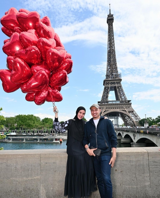 5 Potret Kartika Putri dan Suami Liburan di Prancis, Romantis Banget!
