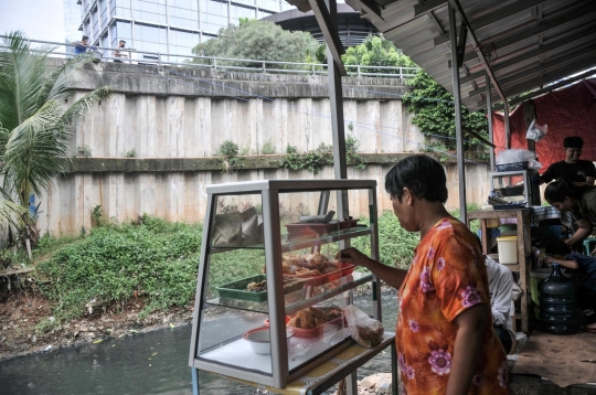 Eksistensi Warung Kerek di Ibu Kota