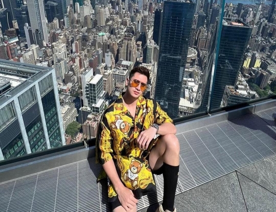 Potret Verrell Bramasta di New York, Netizen Ramai-ramai Colek IG Natasha Wilona