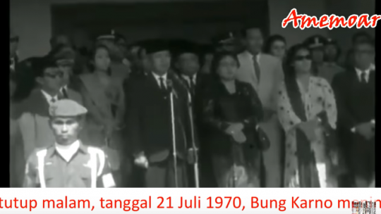 Potret Pelepasan Jenazah Soekarno oleh Presiden Soeharto, Penuh Lautan Manusia