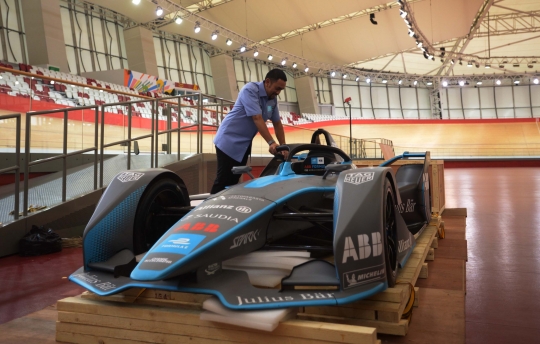 Penampakan Replika Mobil Balap Formula E Jakarta