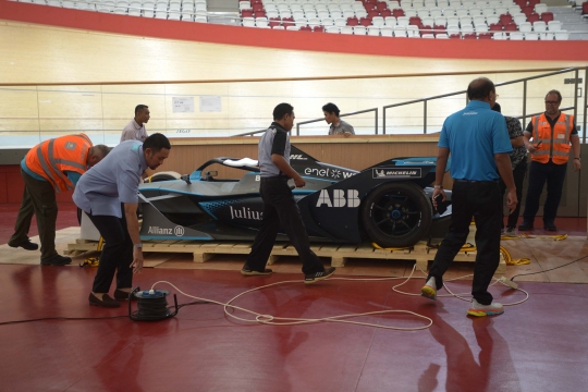 Penampakan Replika Mobil Balap Formula E Jakarta