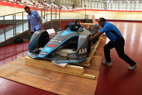 Penampakan Replika Mobil Balap Formula E Jakarta