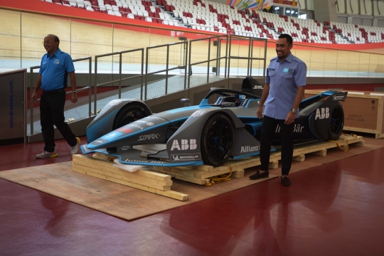 Penampakan Replika Mobil Balap Formula E Jakarta