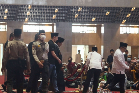 Mesut Ozil Salat Jumat di Masjid Istiqlal