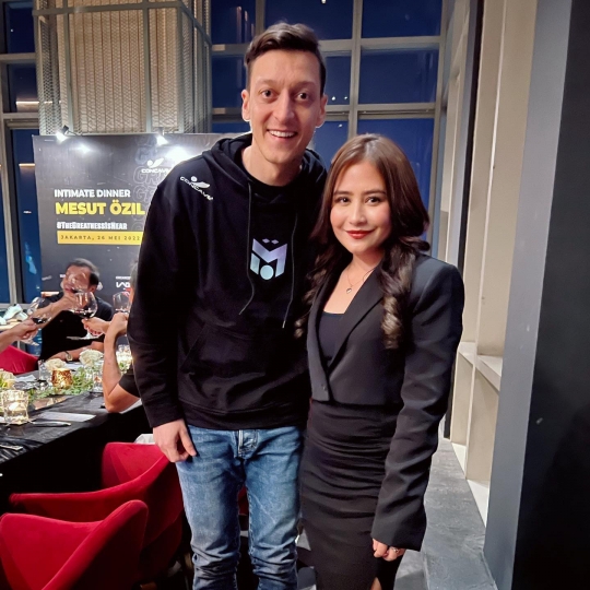 Intip Momen Prilly Latuconsina Dinner Bareng Mesut Ozil, Bikin Ngiri