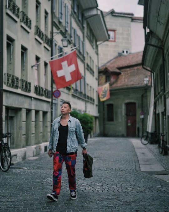 5 Potret Ringgo Agus Rahman Jalan-jalan di Swiss, Nikmati Pemandangan Alam yang Indah