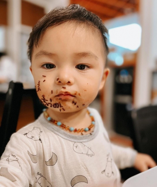 Ganteng dan Menggemaskan, Ini 5 Potret Terbaru Baby Dante Anak Kedua Chelsea Olivia