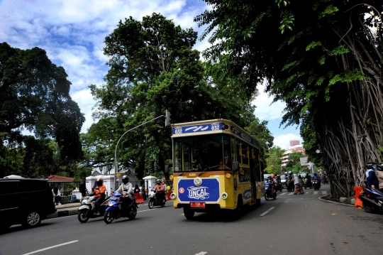 Antusiasme Warga Naik Bus Uncal Gratis di Bogor