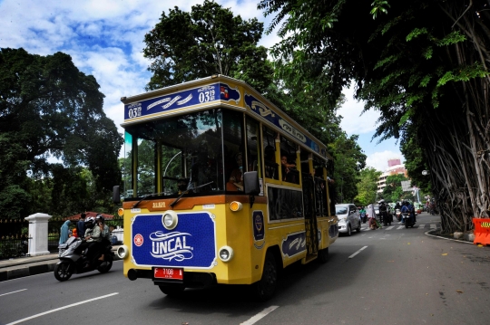 Antusiasme Warga Naik Bus Uncal Gratis di Bogor