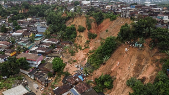 Penampakan Tanah Longsor yang Tewaskan 35 Orang di Brasil