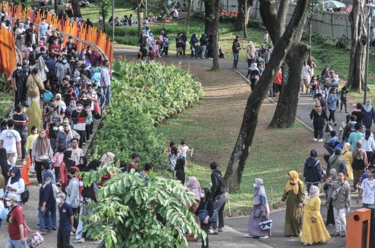 Pengunjung Tebet Eco Park Membeludak