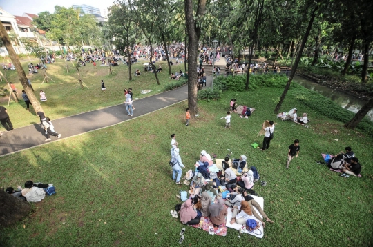 Pengunjung Tebet Eco Park Membeludak