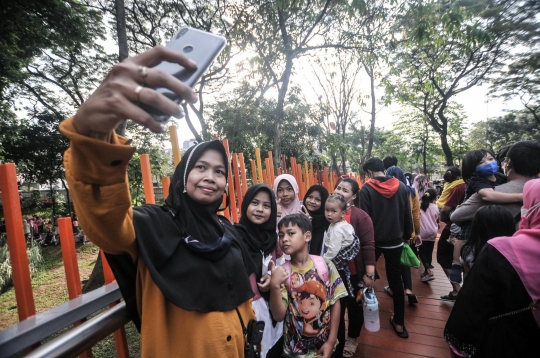 Pengunjung Tebet Eco Park Membeludak