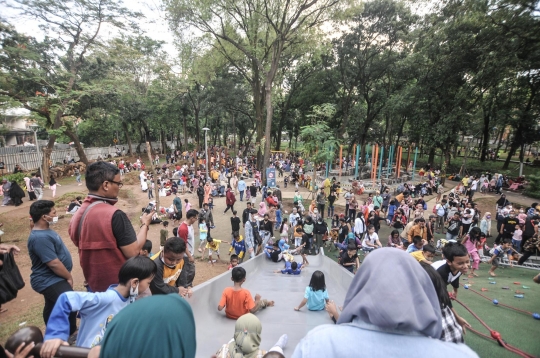 Pengunjung Tebet Eco Park Membeludak