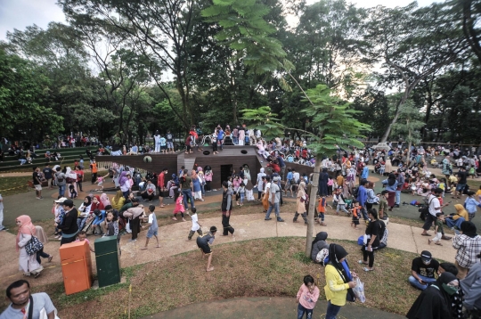 Pengunjung Tebet Eco Park Membeludak