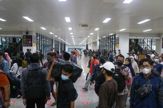 Suasana Stasiun Manggarai Saat Jam Pulang Kerja