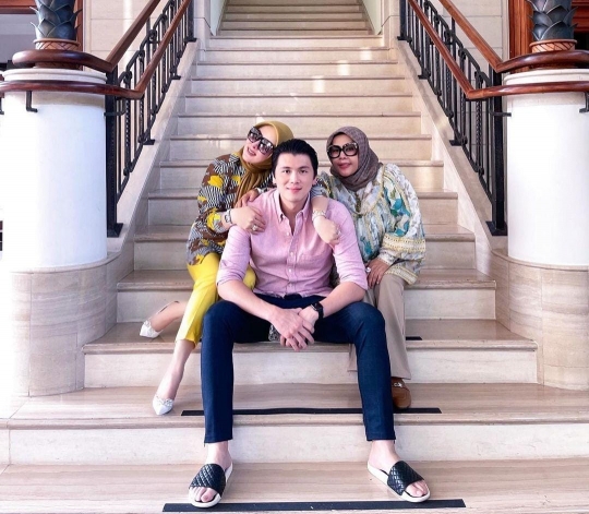 Lama Menetap di Singapura, Ini Potret Syahrini Lepas Rindu Bersama Keluarga di Bogor