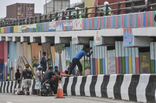 Warna-warni Mural di Flyover Ancol Sambut HUT DKI Jakarta