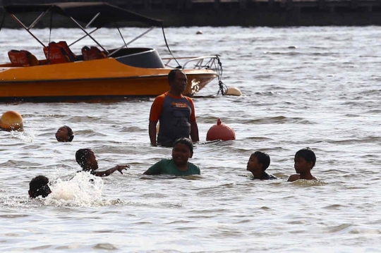 Berlibur ke Pantai Ancol di Hari Lahir Pancasila