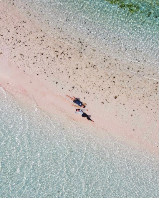 Intip 5 Momen Keseruan Syahnaz Sadiqah dan Keluarga Liburan di Pulau Komodo