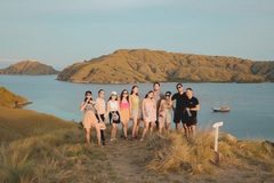 Intip 5 Momen Keseruan Syahnaz Sadiqah dan Keluarga Liburan di Pulau Komodo