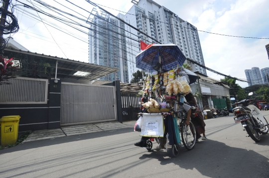 Semangat Penyandang Disabilitas Berjualan di Atas Kursi Roda