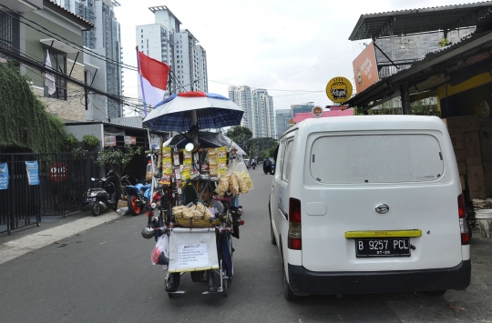 Semangat Penyandang Disabilitas Berjualan di Atas Kursi Roda