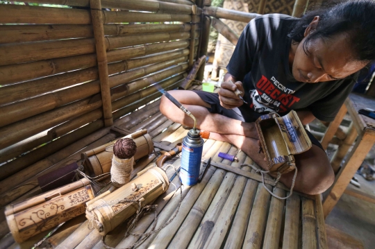 Menyulap Limbah Bambu Menjadi Barang Bernilai