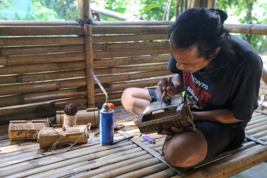 Menyulap Limbah Bambu Menjadi Barang Bernilai