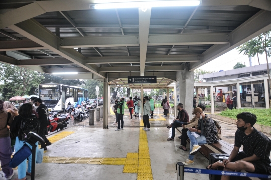 Cegah Lonjakan Penumpang, Transjakarta Tambah Armada di Stasiun Manggarai