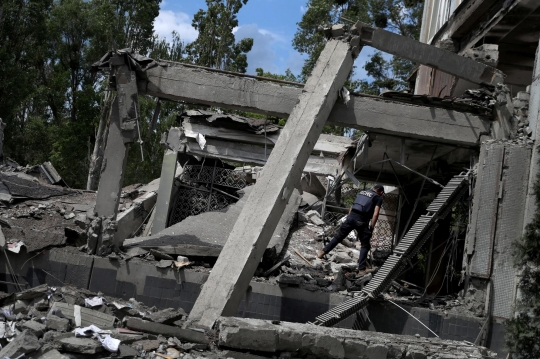 Kerusakan Parah Sekolah di Kharkiv Usai Serangan Rudal Rusia